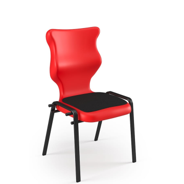 Modern, piros és fekete színű ergonomikus iskolai szék fémlábakkal, ideális tantermek és tanulószobák berendezéséhez.
