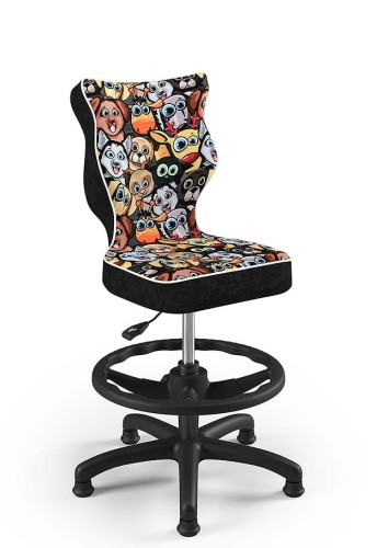 Gyerek forgószék vidám, színes állatfigurás mintával, fekete vázzal, lábtartó karikával és ergonomikus háttámlával gyermekek számára.
