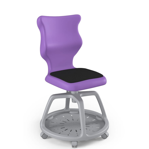 Modern, világosszürke vázas, lila ülőfelületű iskolai szék fekete párnával, görgőkkel, ergonomikus szék tantermi vagy irodai használatra.
