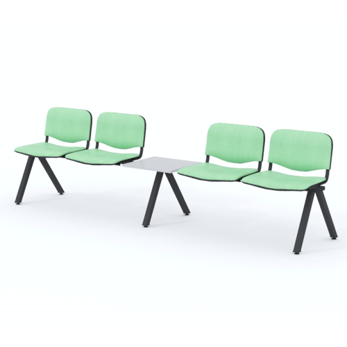 Világoszöld ülőfelülettel és középen szürke asztalkával rendelkező várótermi pad négy fő részére, fekete lábakkal, modern közösségi térben.