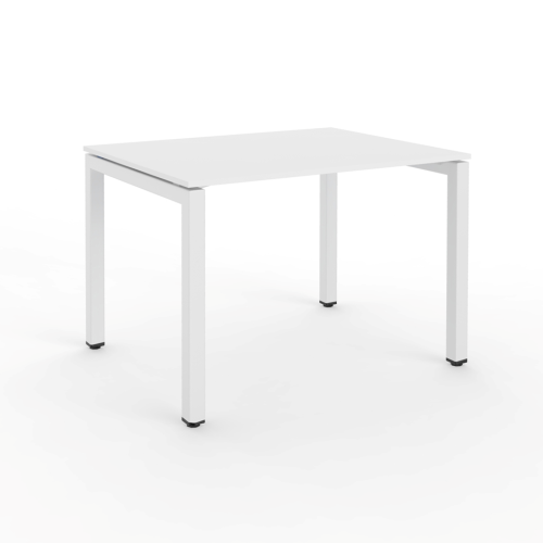 Modern, világosszürke irodai asztal négy szögletes lábbal, minimalista stílusban, irodabútor letisztult munkakörnyezethez.
